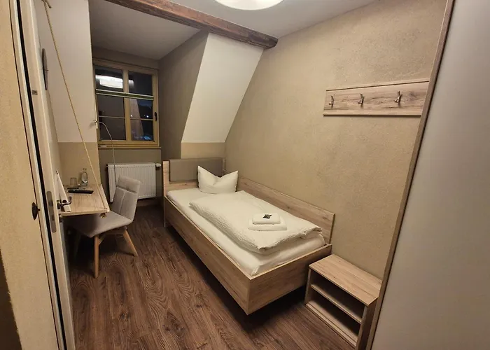 Teutsche Schule Otel *